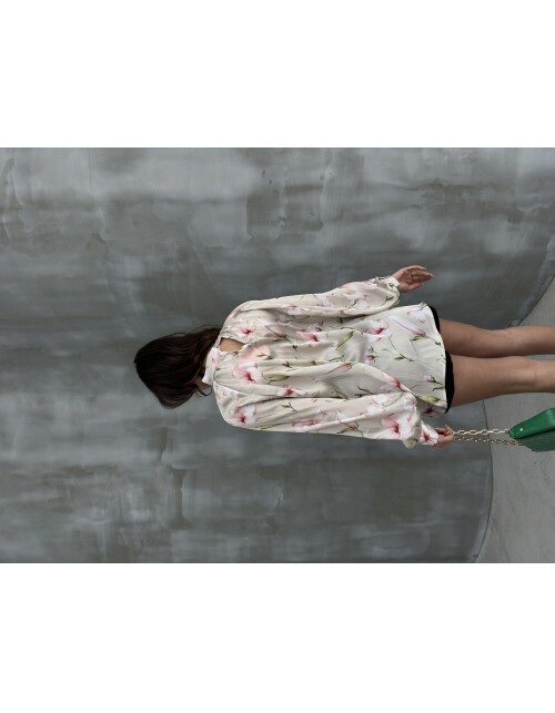 2051 - Dik Yaka Desenli Saten Bluz