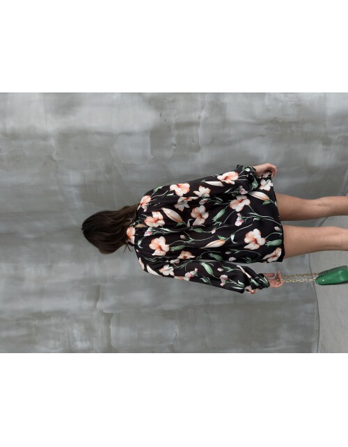 2051 - Dik Yaka Desenli Saten Bluz